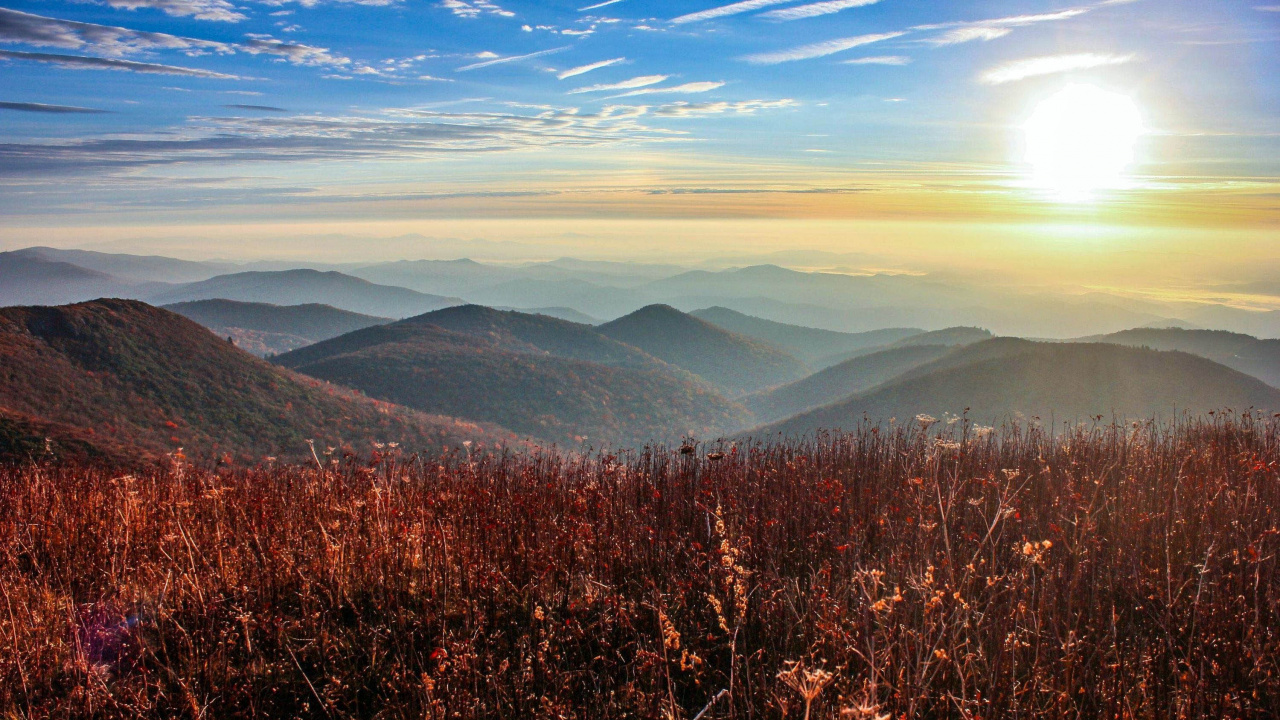 Brown Grass Field Near Mountains During Daytime. Wallpaper in 1280x720 Resolution