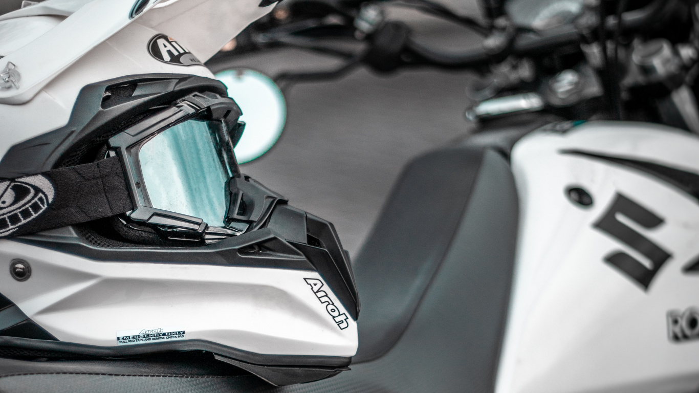 Moto Honda Noir et Blanc. Wallpaper in 1366x768 Resolution