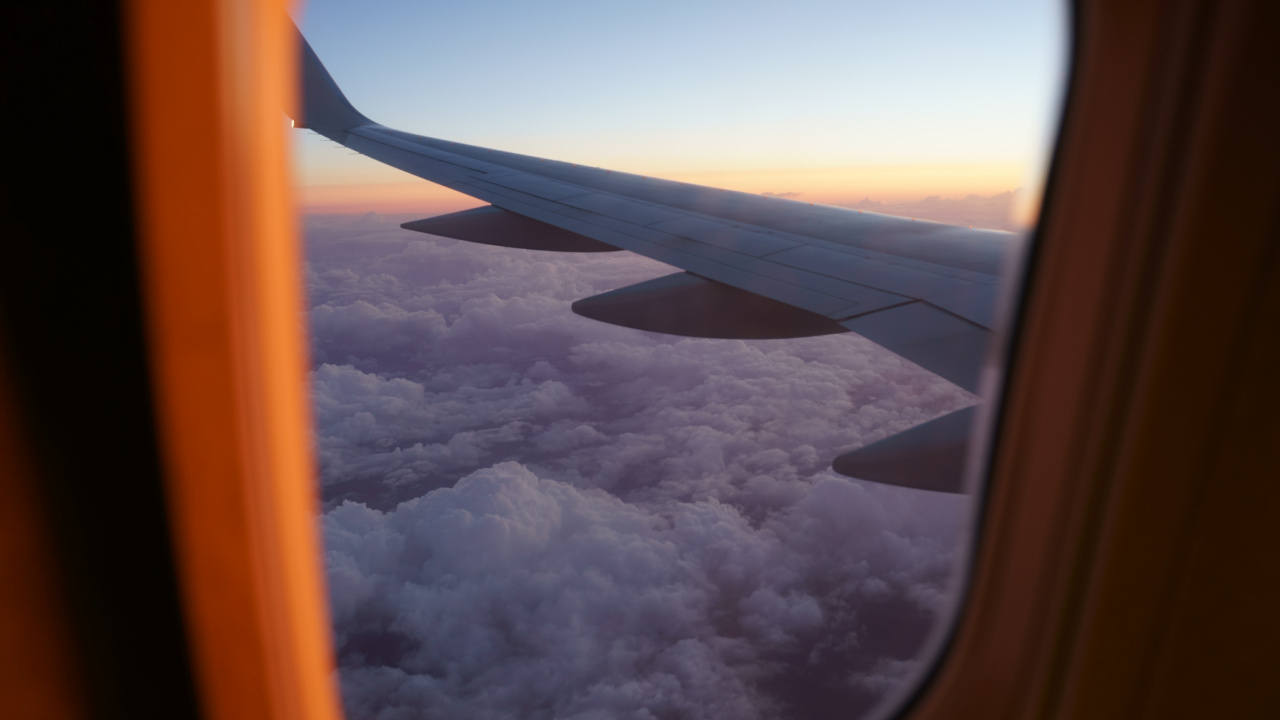 White and Gray Airplane Wing. Wallpaper in 1280x720 Resolution