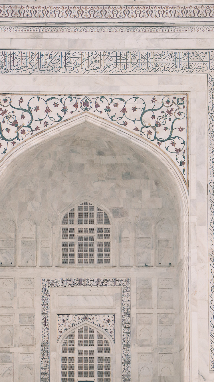 Edificio de Hormigón Marrón y Blanco. Wallpaper in 750x1334 Resolution