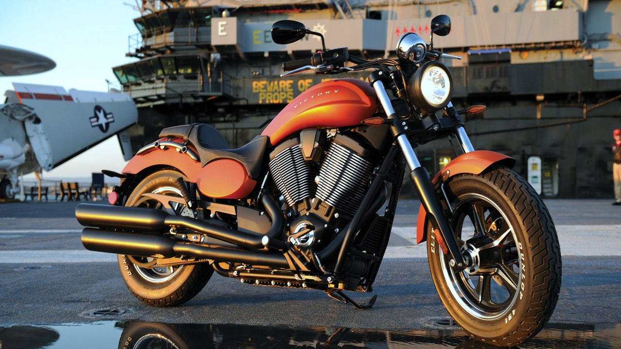 Orange and Black Cruiser Motorcycle. Wallpaper in 1280x720 Resolution