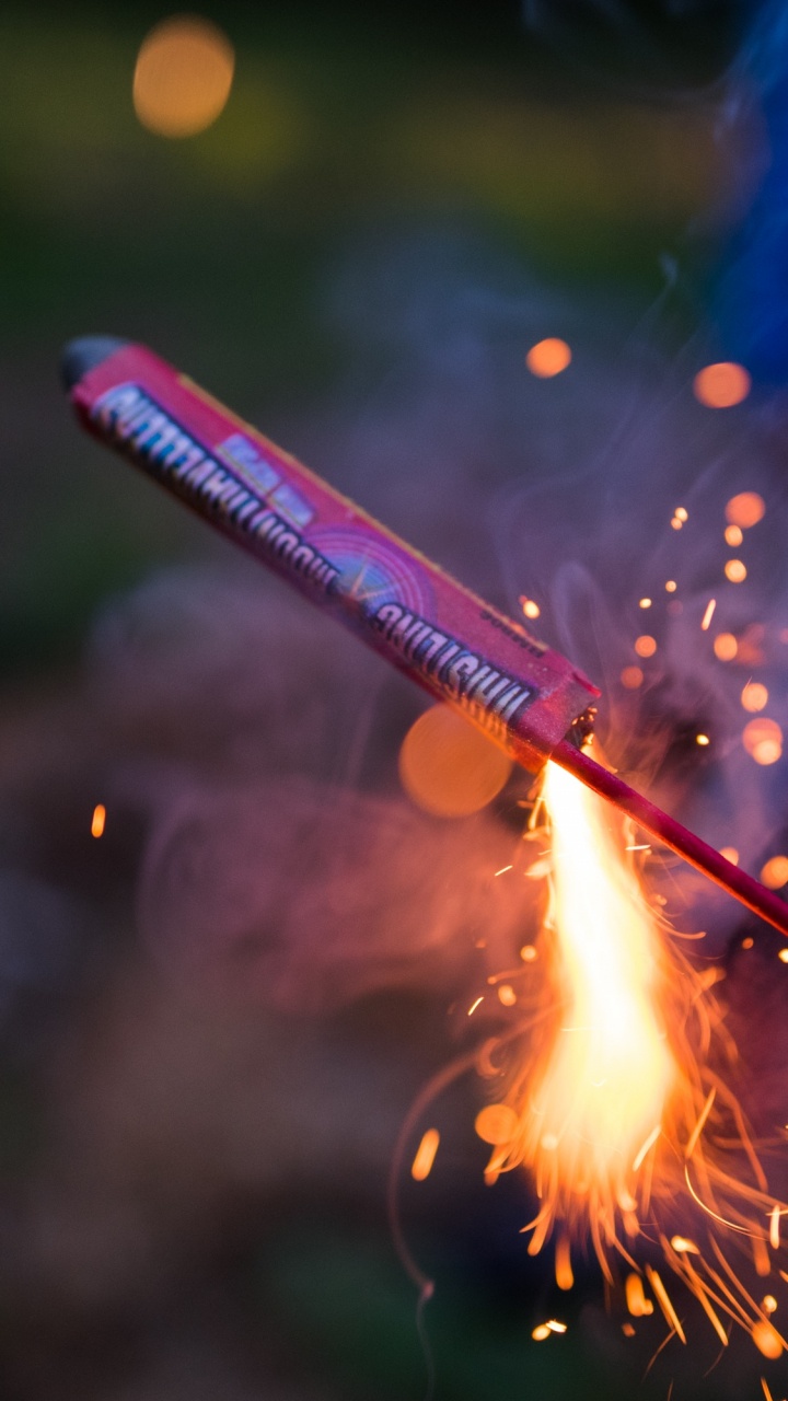 Feuerwerkskörper, Feuerwerk, Wunderkerze, Diwali, Nacht. Wallpaper in 720x1280 Resolution