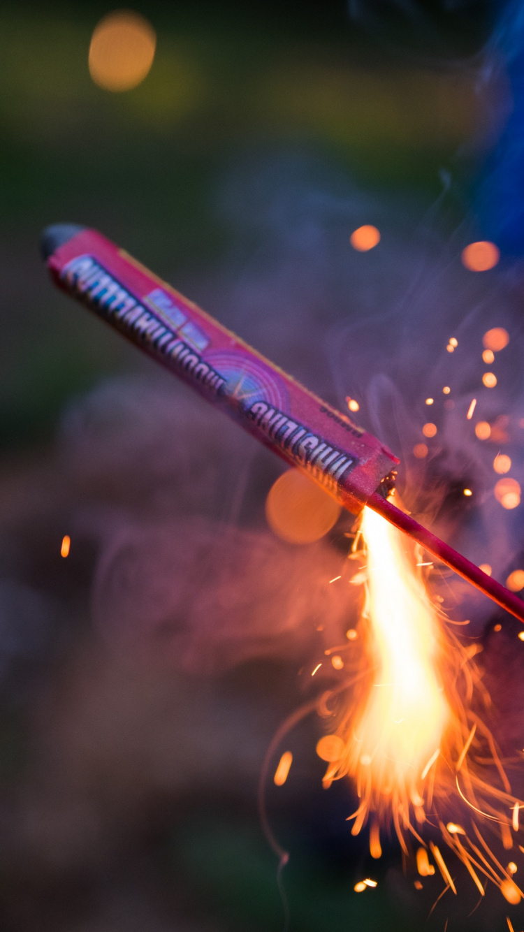 Feuerwerkskörper, Feuerwerk, Wunderkerze, Diwali, Nacht. Wallpaper in 750x1334 Resolution