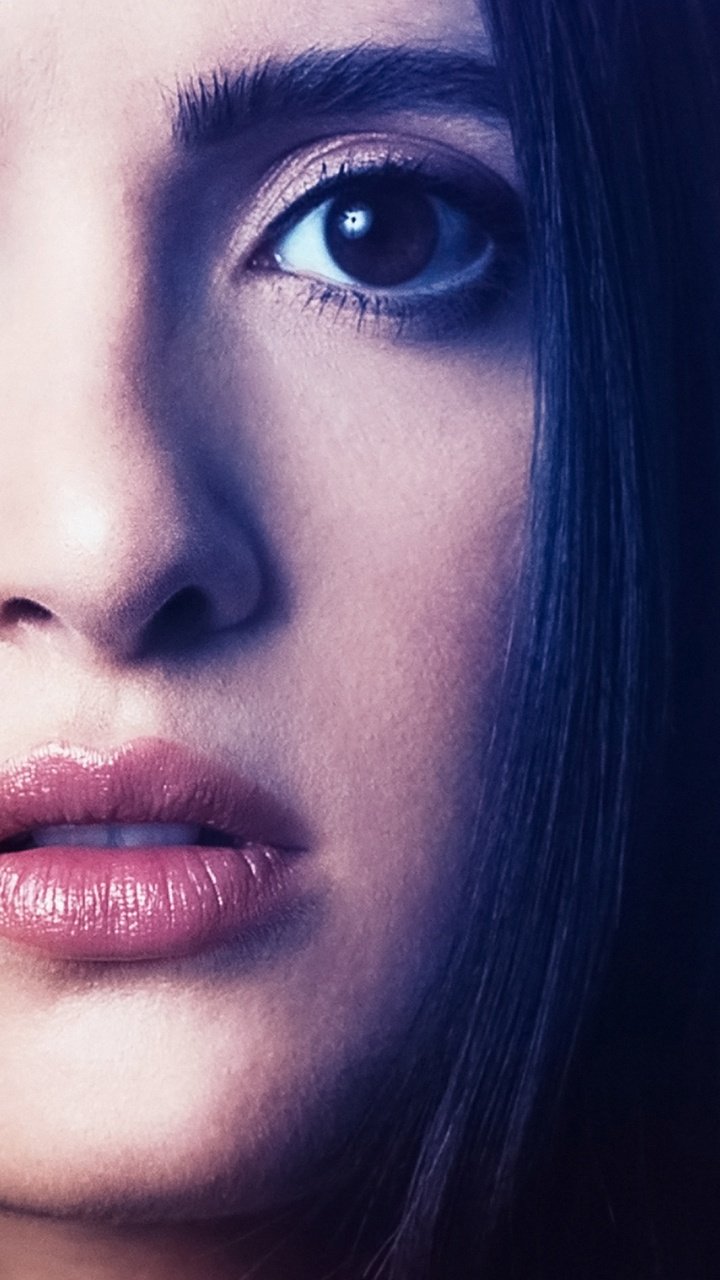 Woman With Black Hair and Black Eyes. Wallpaper in 720x1280 Resolution