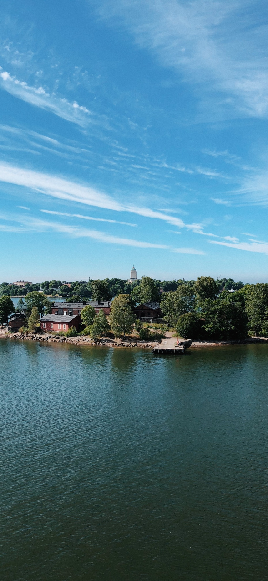 Gewässer, Natur, Vegetation, Küste, Reflexion. Wallpaper in 1125x2436 Resolution