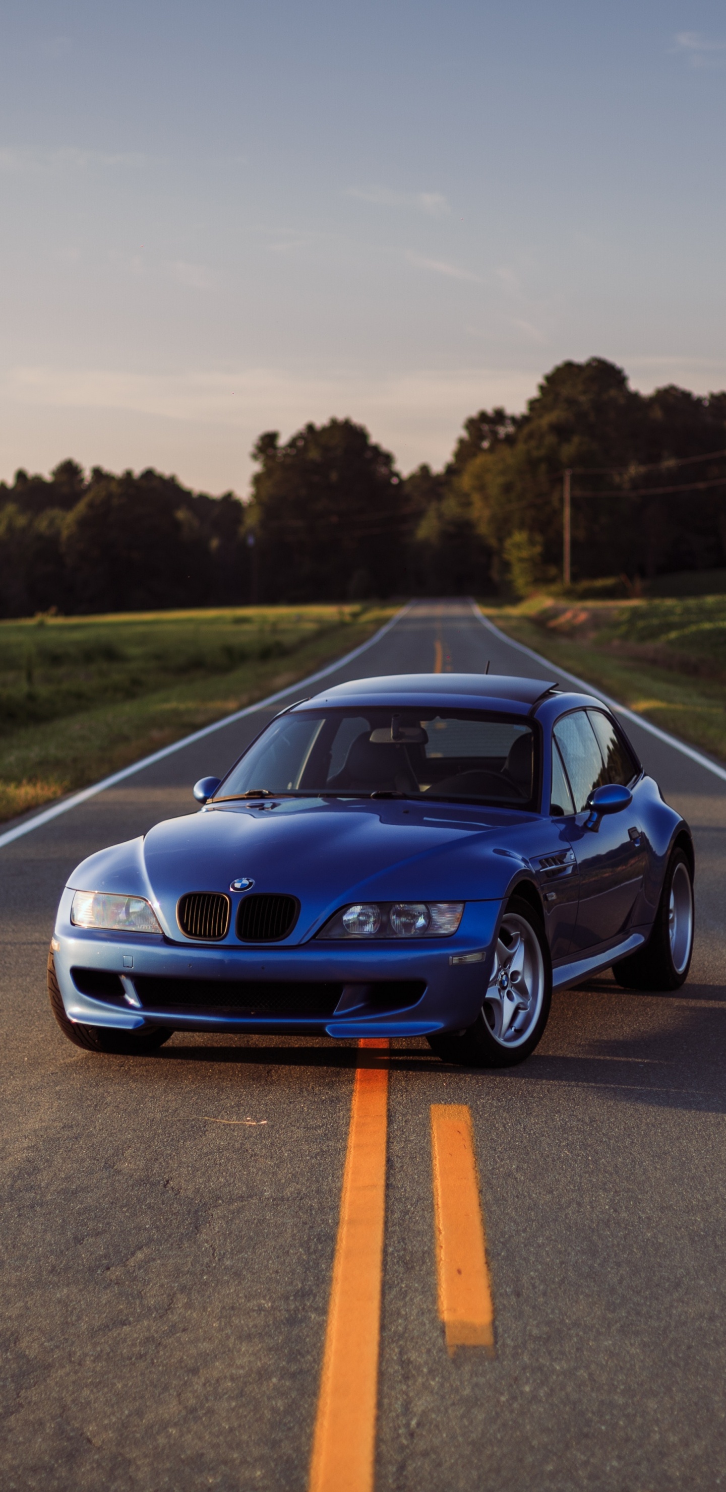 Blue Porsche 911 on Road During Daytime. Wallpaper in 1440x2960 Resolution