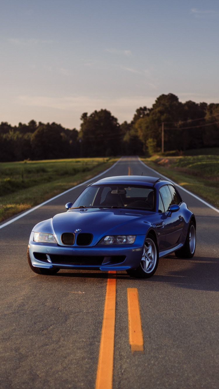 Blue Porsche 911 on Road During Daytime. Wallpaper in 750x1334 Resolution