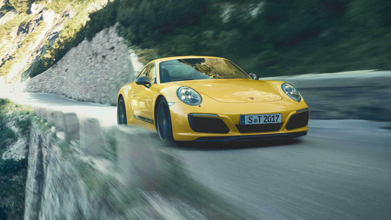 Gelber Porsche 911 Tagsüber Unterwegs. Wallpaper in 1366x768 Resolution