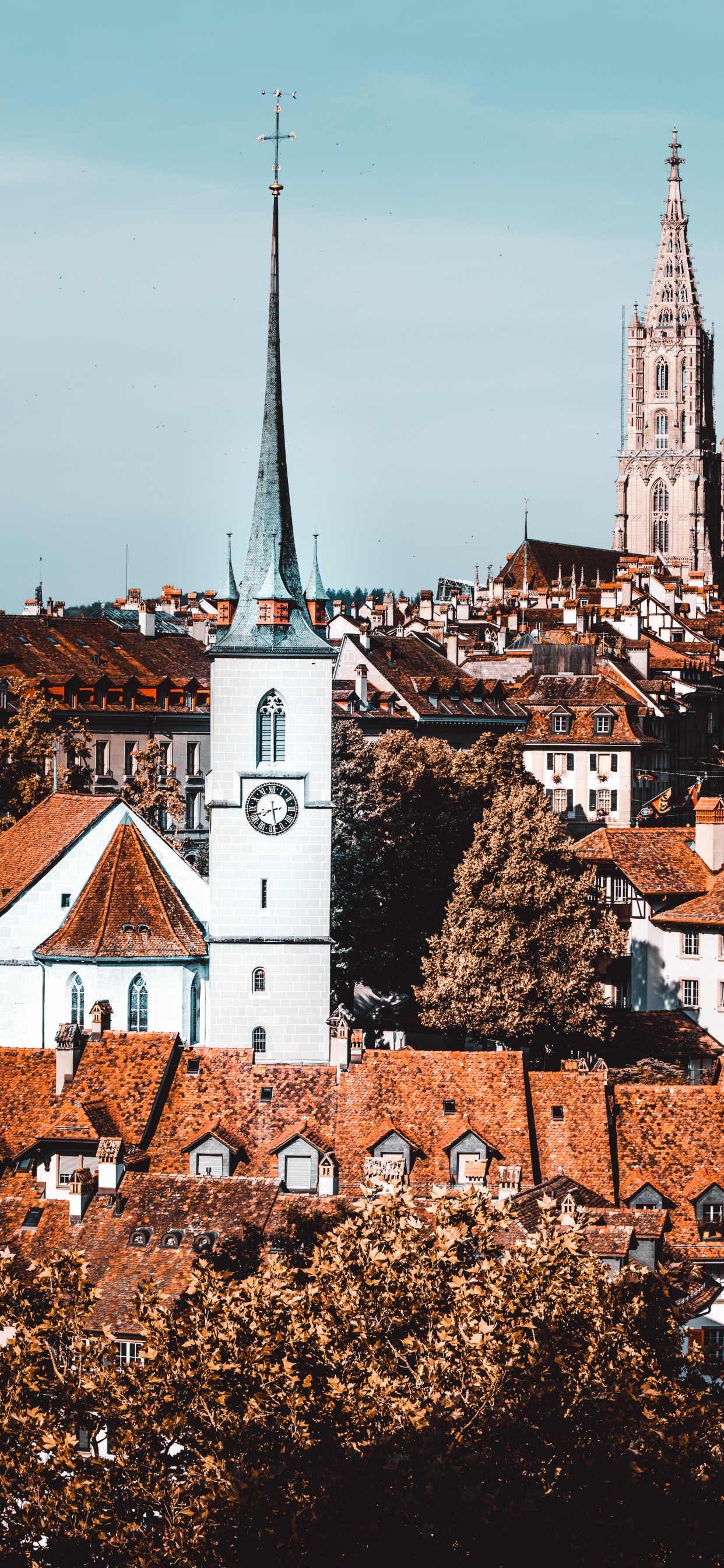 Edificio de Hormigón Blanco y Marrón. Wallpaper in 1242x2688 Resolution