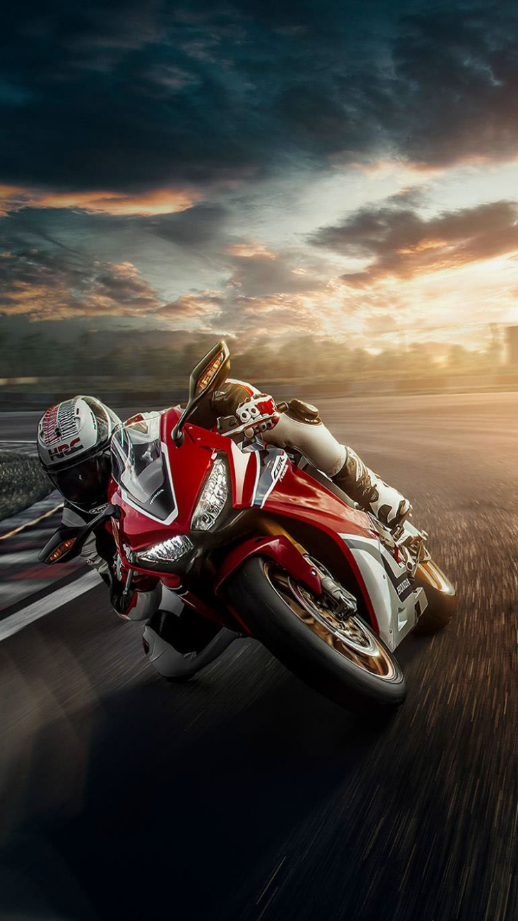 Bicicleta Deportiva Roja y Negra en la Carretera Durante el Día.. Wallpaper in 750x1334 Resolution