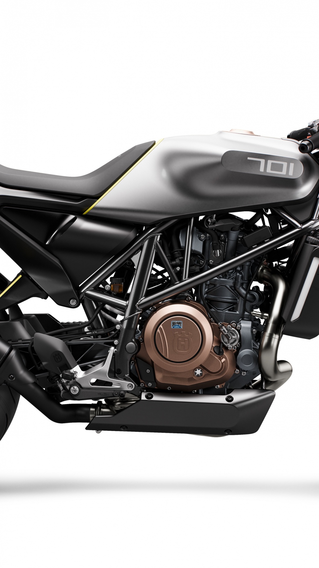 Moto Noir et Orange Sur Fond Blanc. Wallpaper in 1080x1920 Resolution