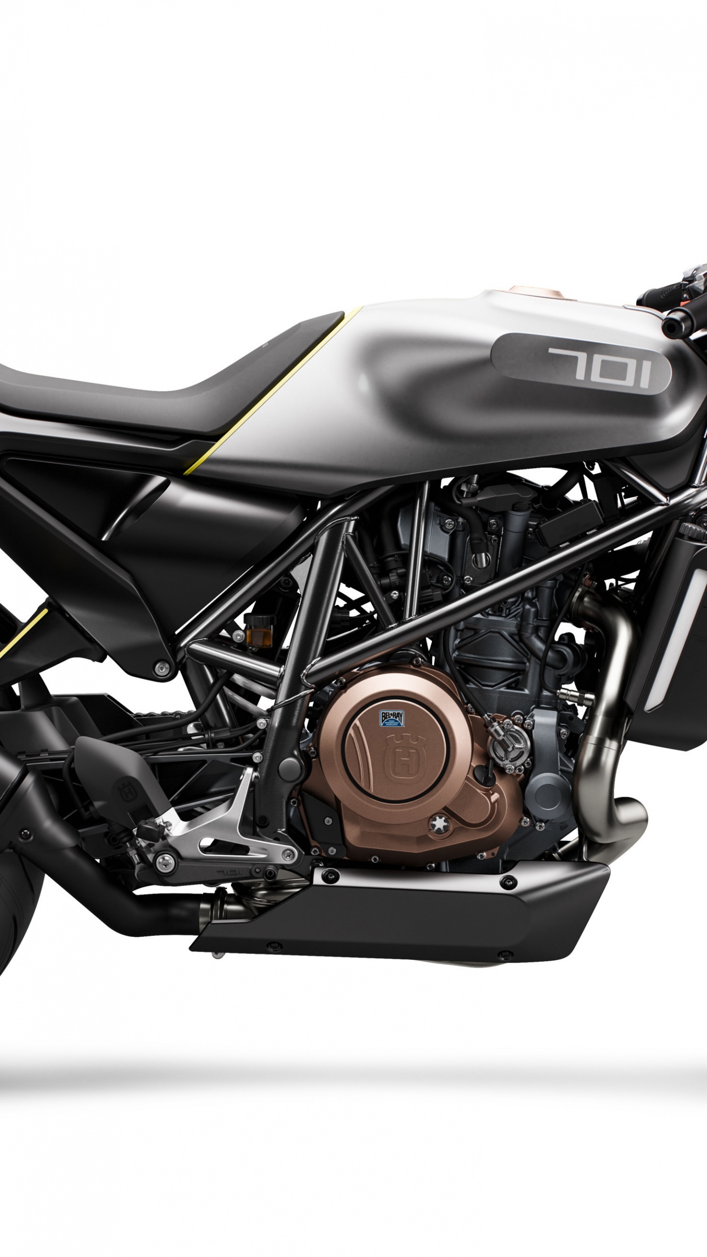 Moto Noir et Orange Sur Fond Blanc. Wallpaper in 1440x2560 Resolution