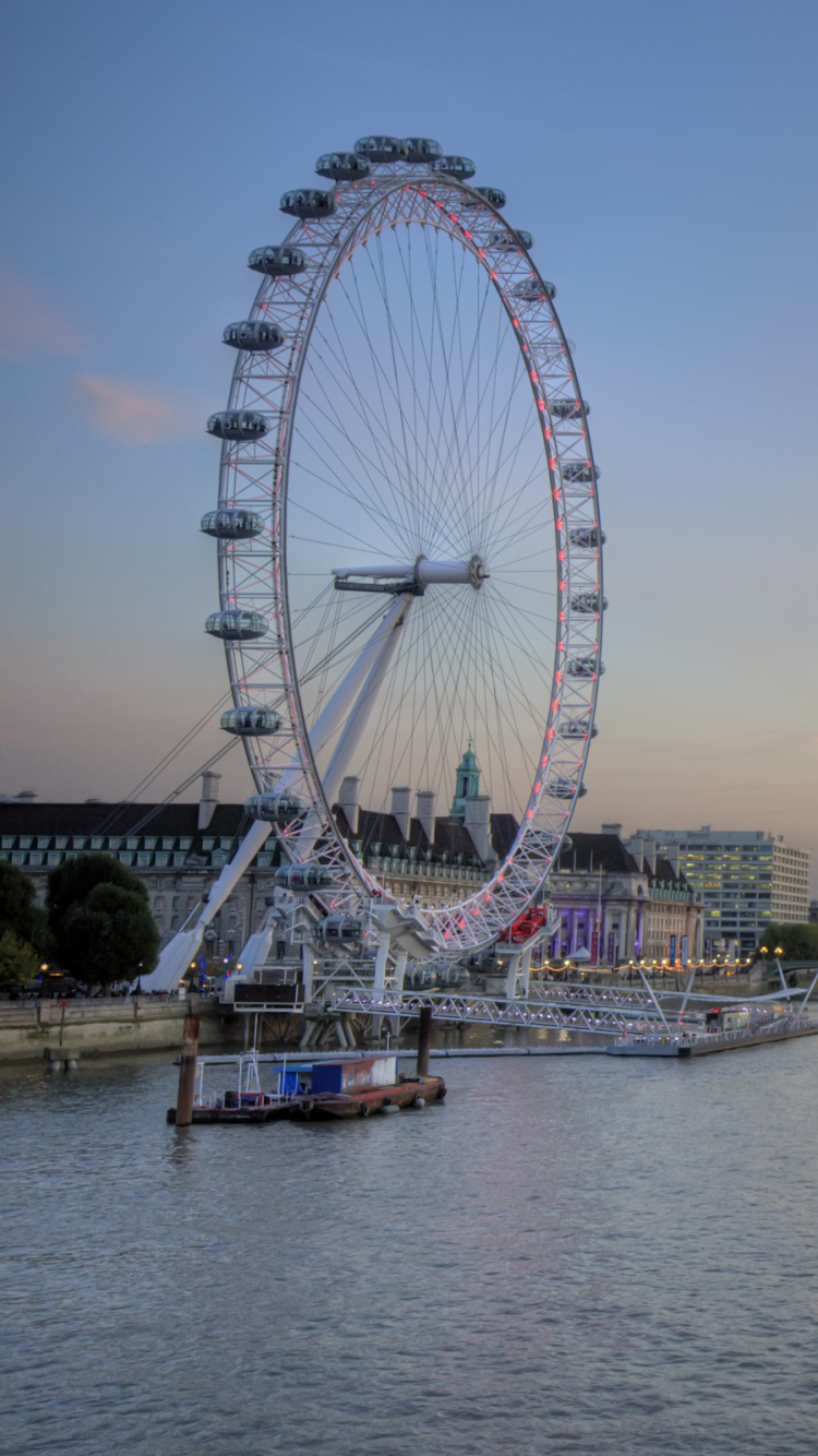 Ferris Wheel Near Body of Water During Daytime. Wallpaper in 750x1334 Resolution