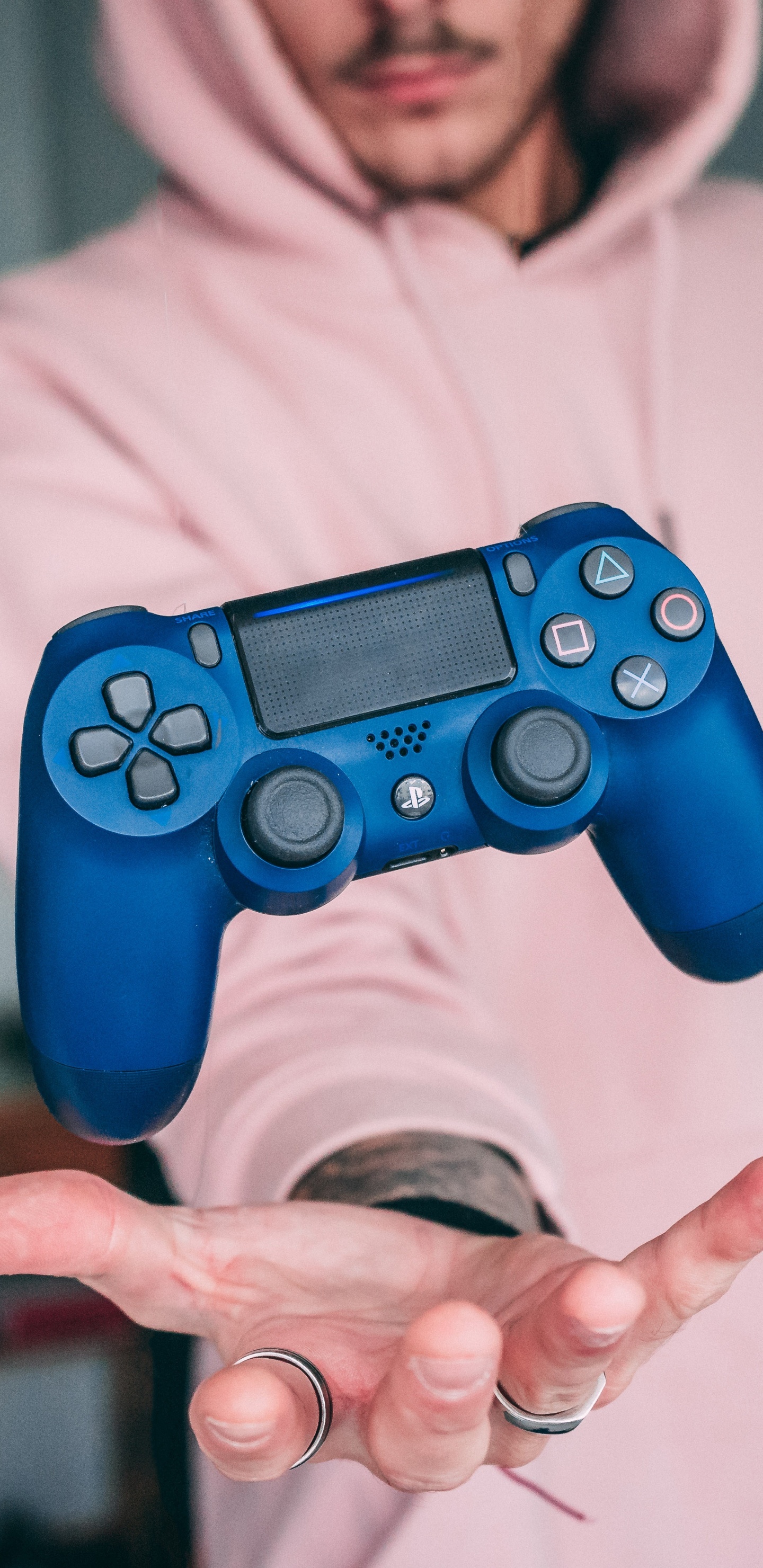 Man in White Hoodie Holding Blue Sony ps 4 Controller. Wallpaper in 1440x2960 Resolution