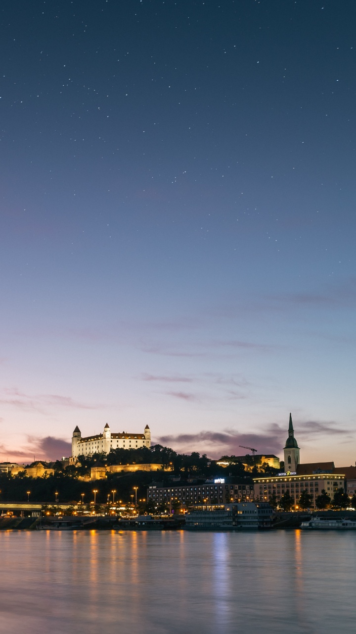 Skyline Der Stadt Bei Nacht Night. Wallpaper in 720x1280 Resolution