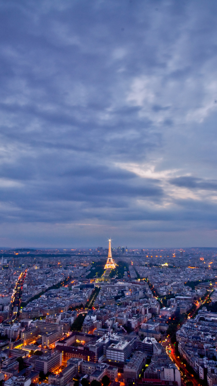 Stadtgebäude Unter Weißen Wolken Und Blauem Himmel Tagsüber. Wallpaper in 750x1334 Resolution