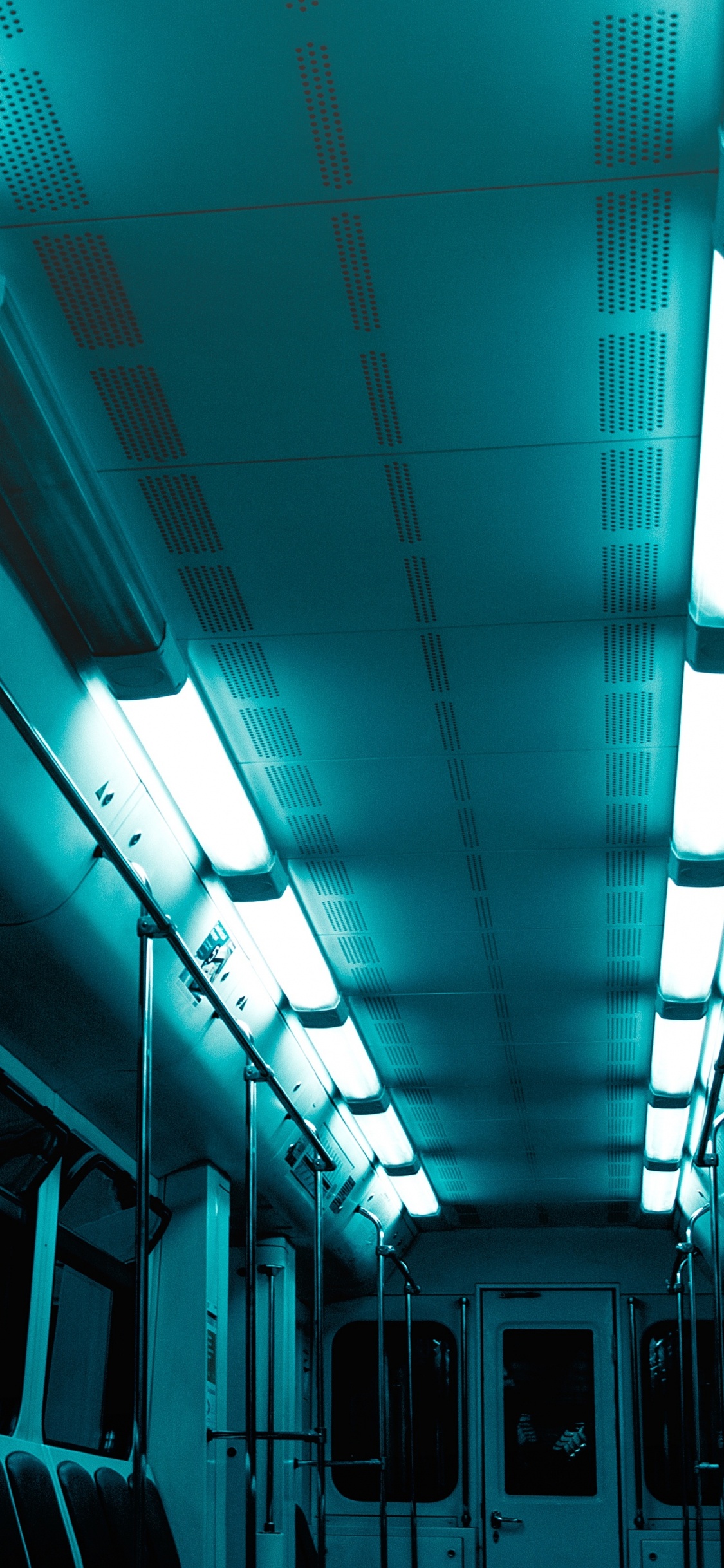 Intérieur de Train Blanc et Vert. Wallpaper in 1125x2436 Resolution