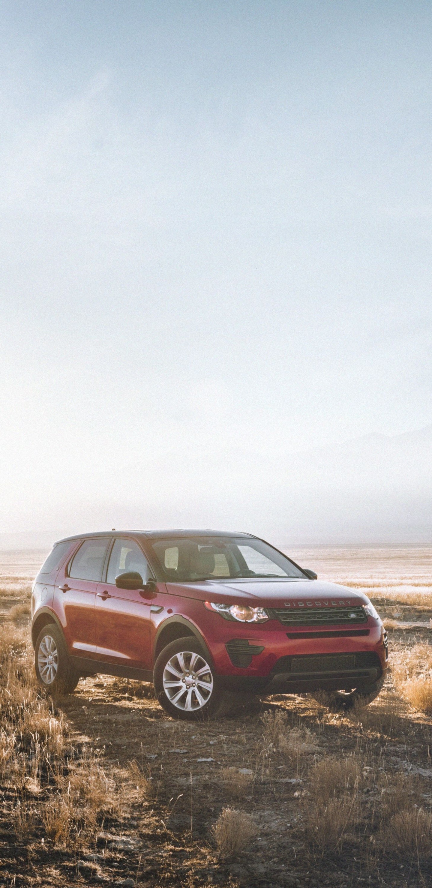 Roter SUV Auf Brauner Wiese Unter Weißem Himmel Tagsüber During. Wallpaper in 1440x2960 Resolution