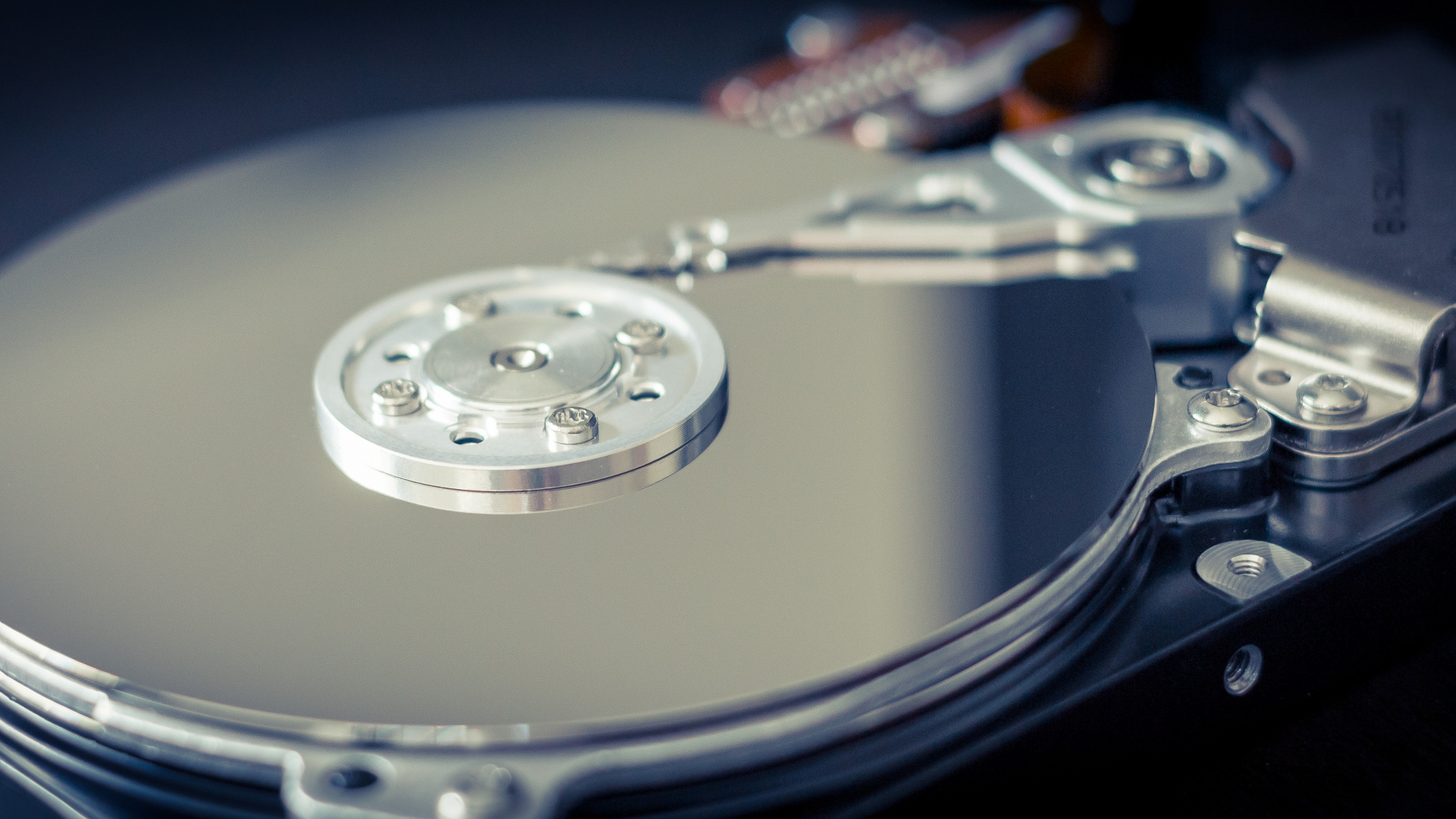 Silver Vinyl Record Player With Vinyl Record. Wallpaper in 1920x1080 Resolution