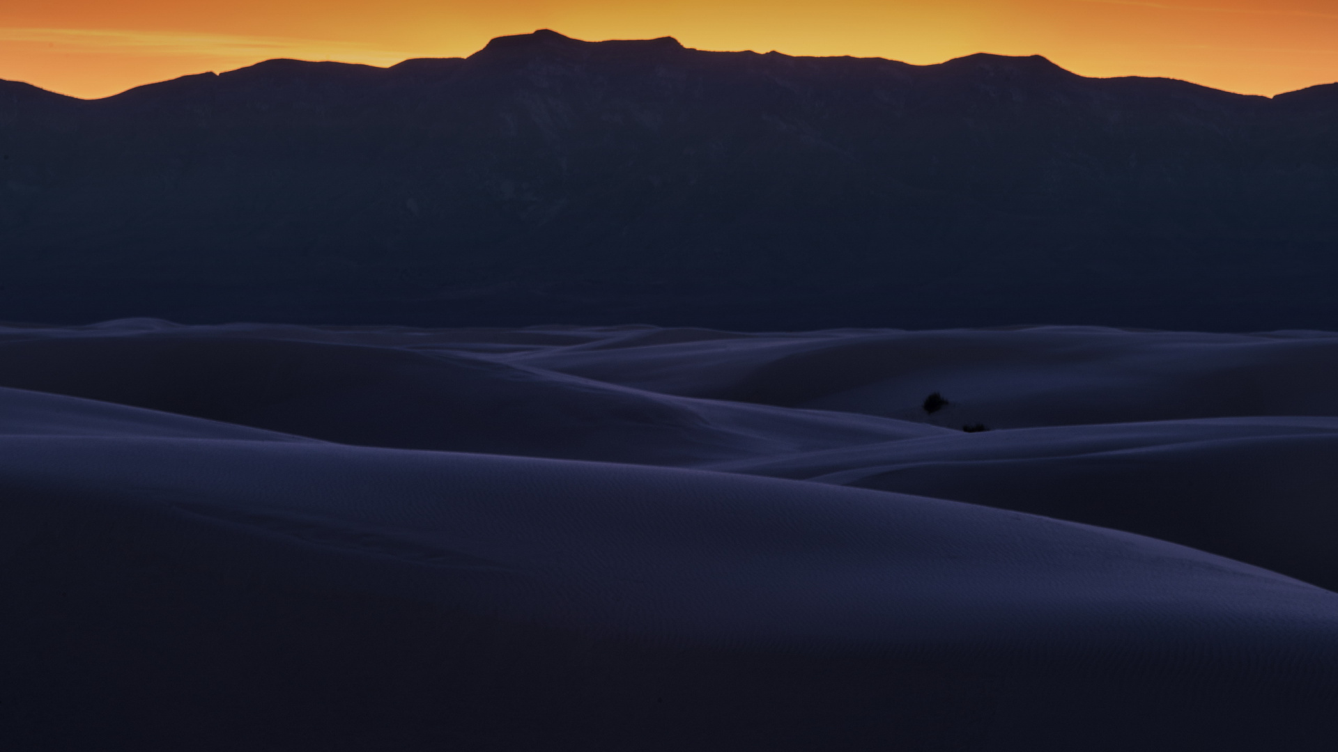 Schneebedeckter Berg Bei Sonnenuntergang. Wallpaper in 1920x1080 Resolution