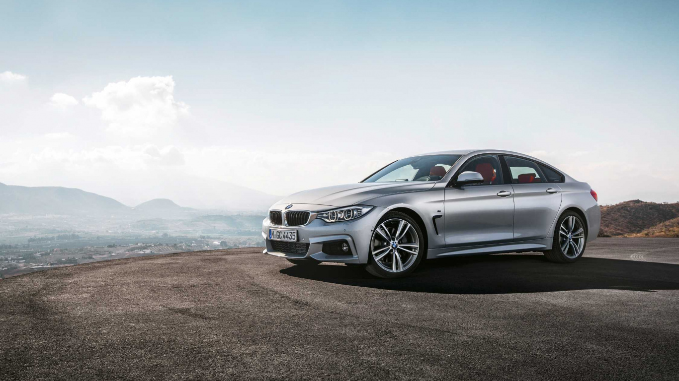 Silber Bmw m 3 Auf Braunem Sand Tagsüber. Wallpaper in 1366x768 Resolution