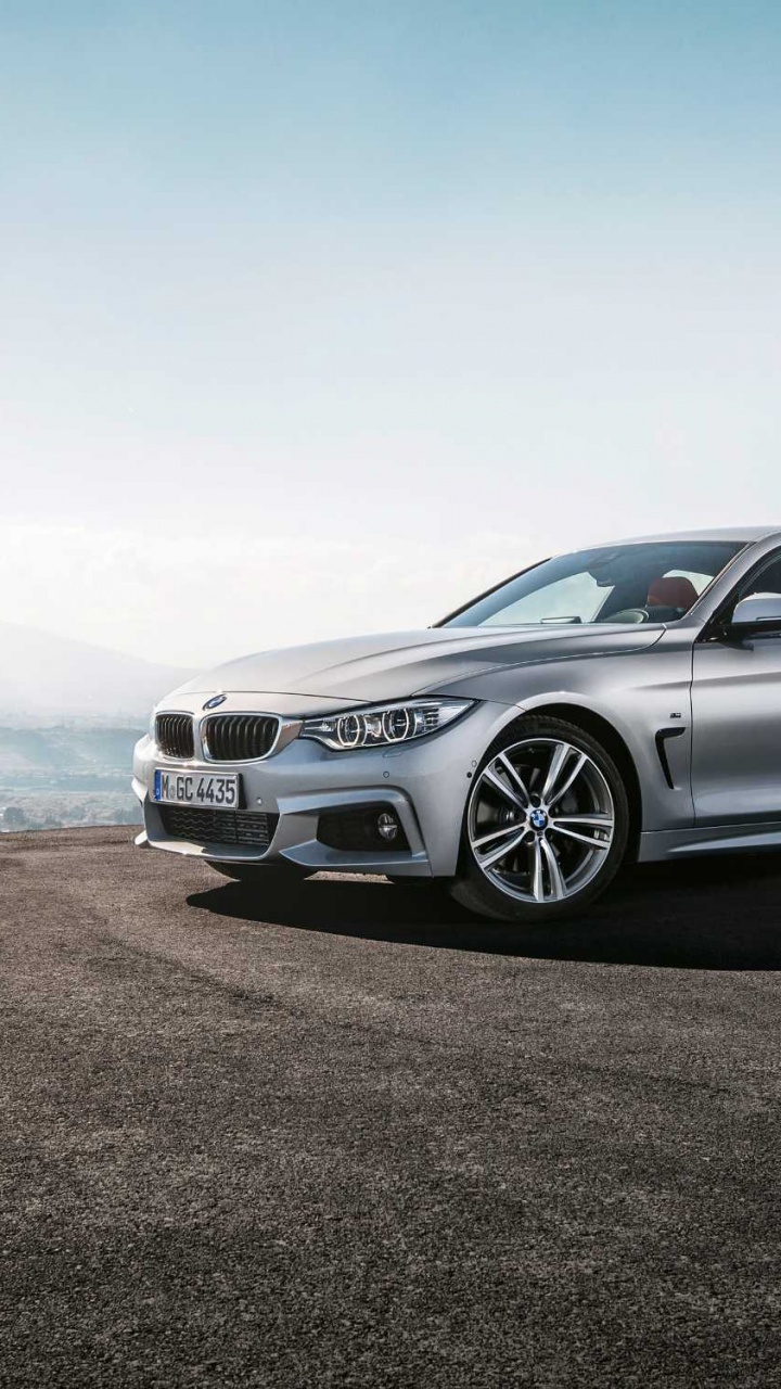 Argent Bmw m 3 Sur le Sable Brun Pendant la Journée. Wallpaper in 720x1280 Resolution