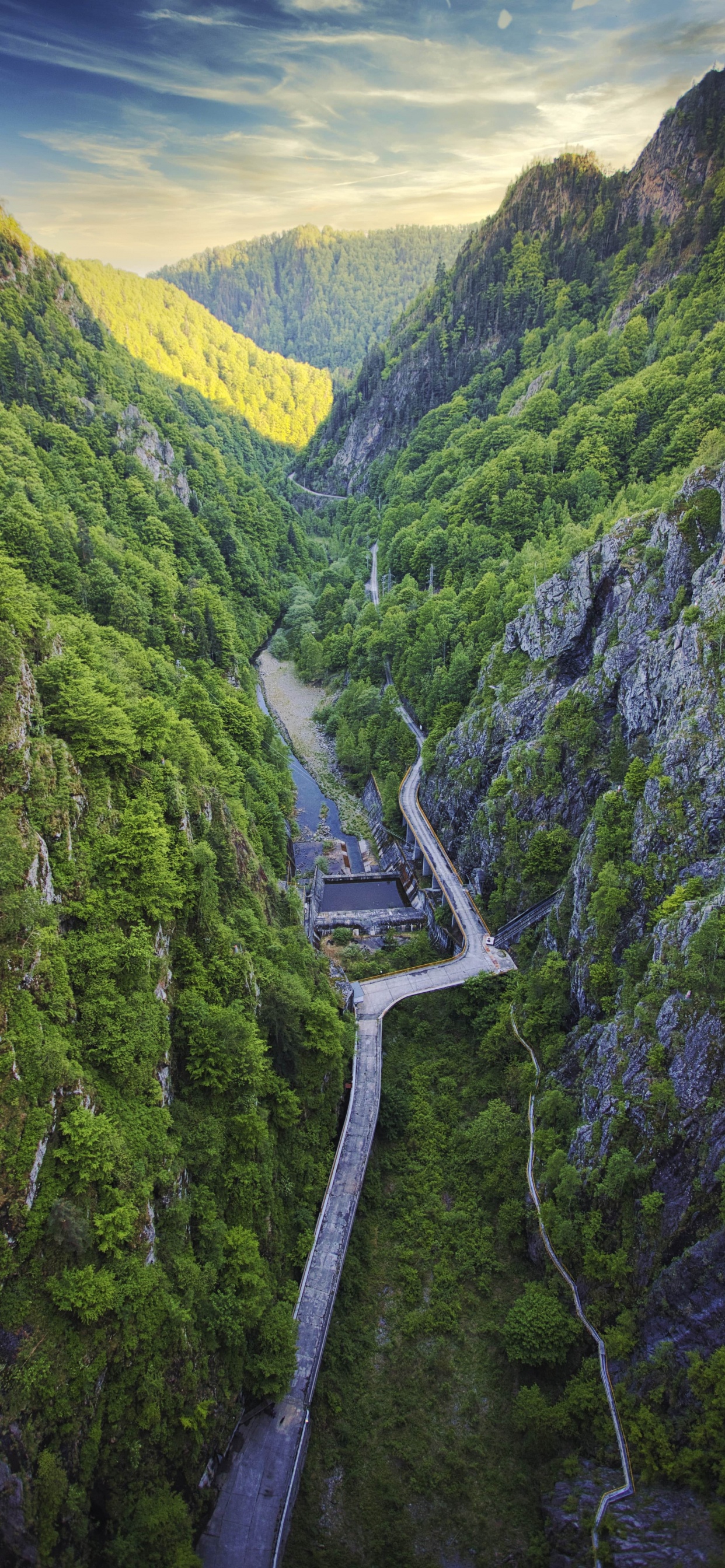 Hochland, Fjord, Bergigen Landschaftsformen, Tal, Naturlandschaft. Wallpaper in 1242x2688 Resolution