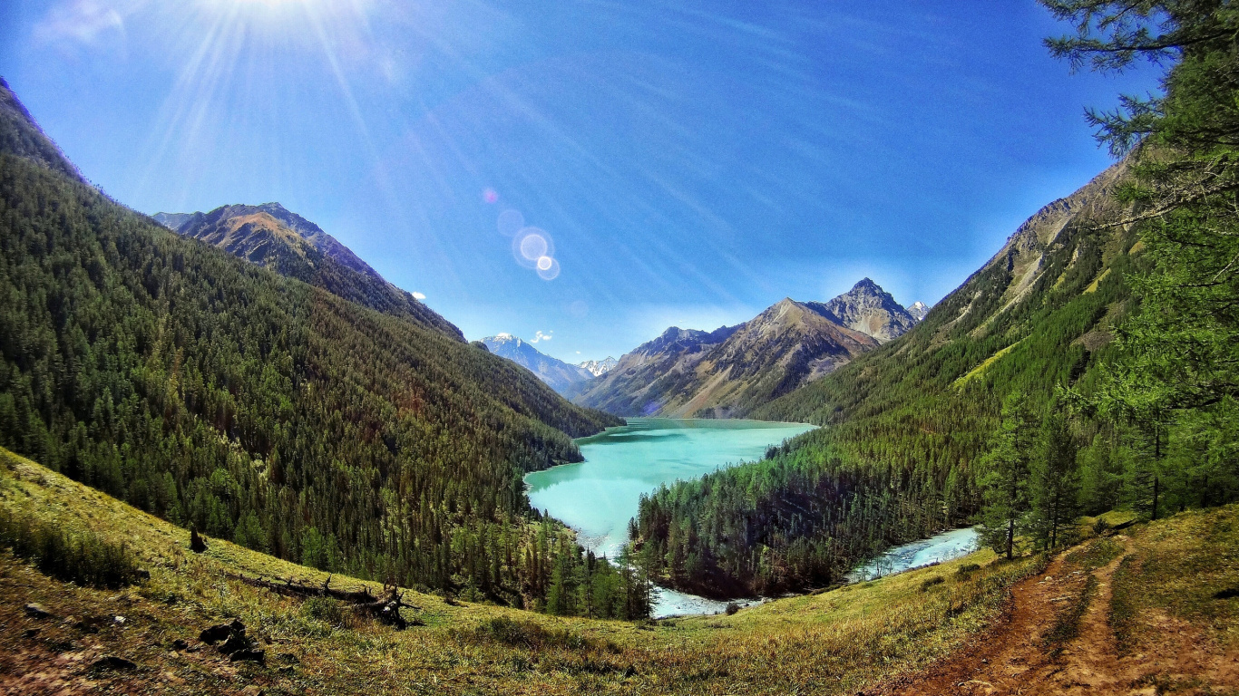 Green Lake in The Middle of Mountains During Daytime. Wallpaper in 1366x768 Resolution