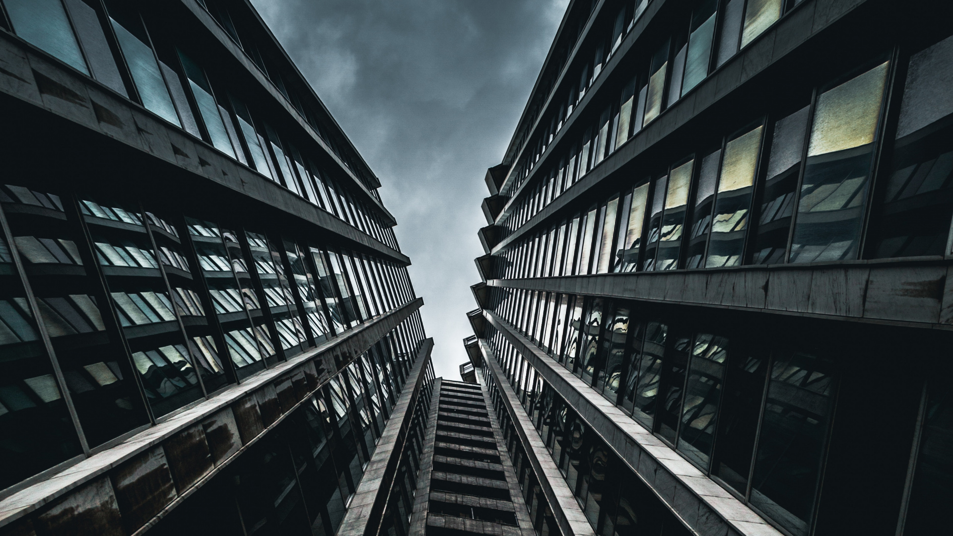 Photo en Niveaux de Gris D'un Rail de Train. Wallpaper in 1920x1080 Resolution