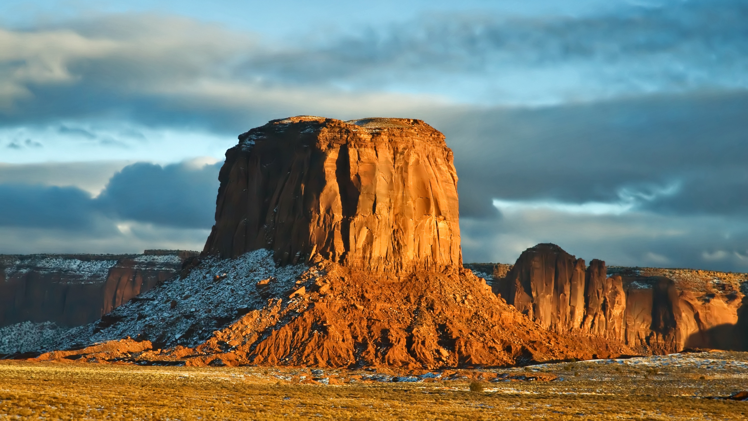 Brown Rock Formation Under White Clouds During Daytime. Wallpaper in 2560x1440 Resolution