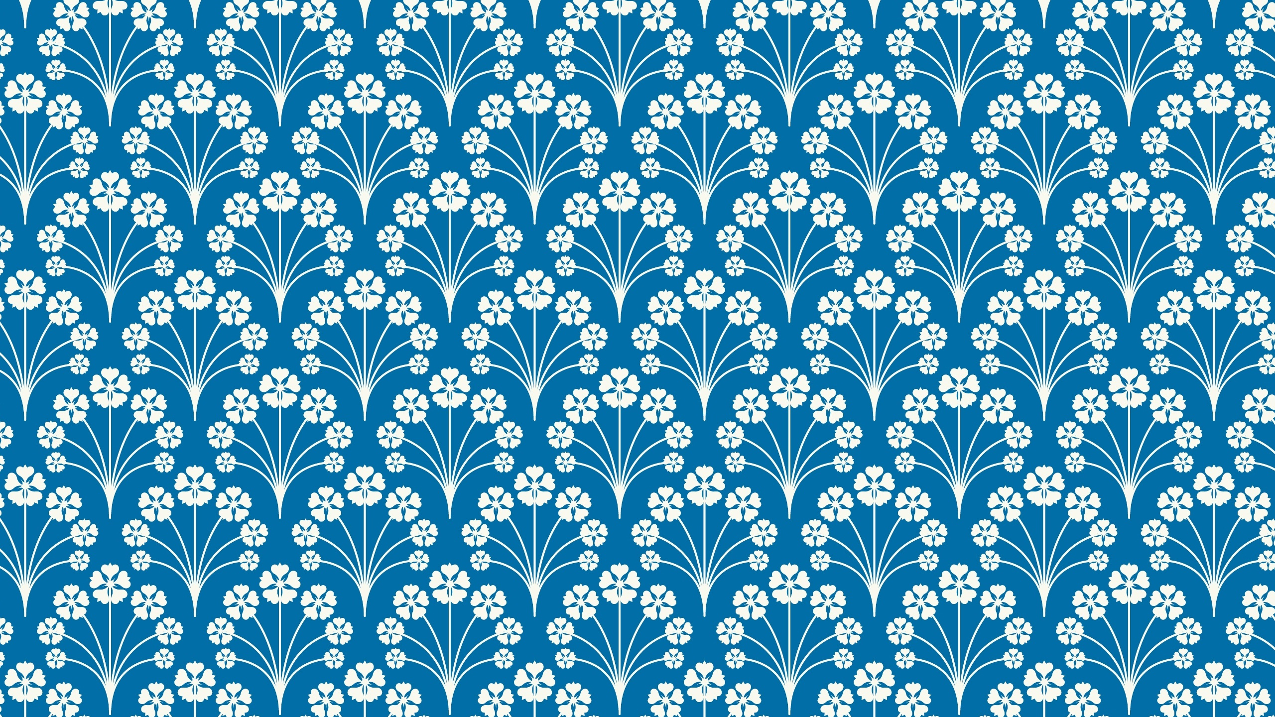 Weißes Und Blaues Florales Textil. Wallpaper in 2560x1440 Resolution