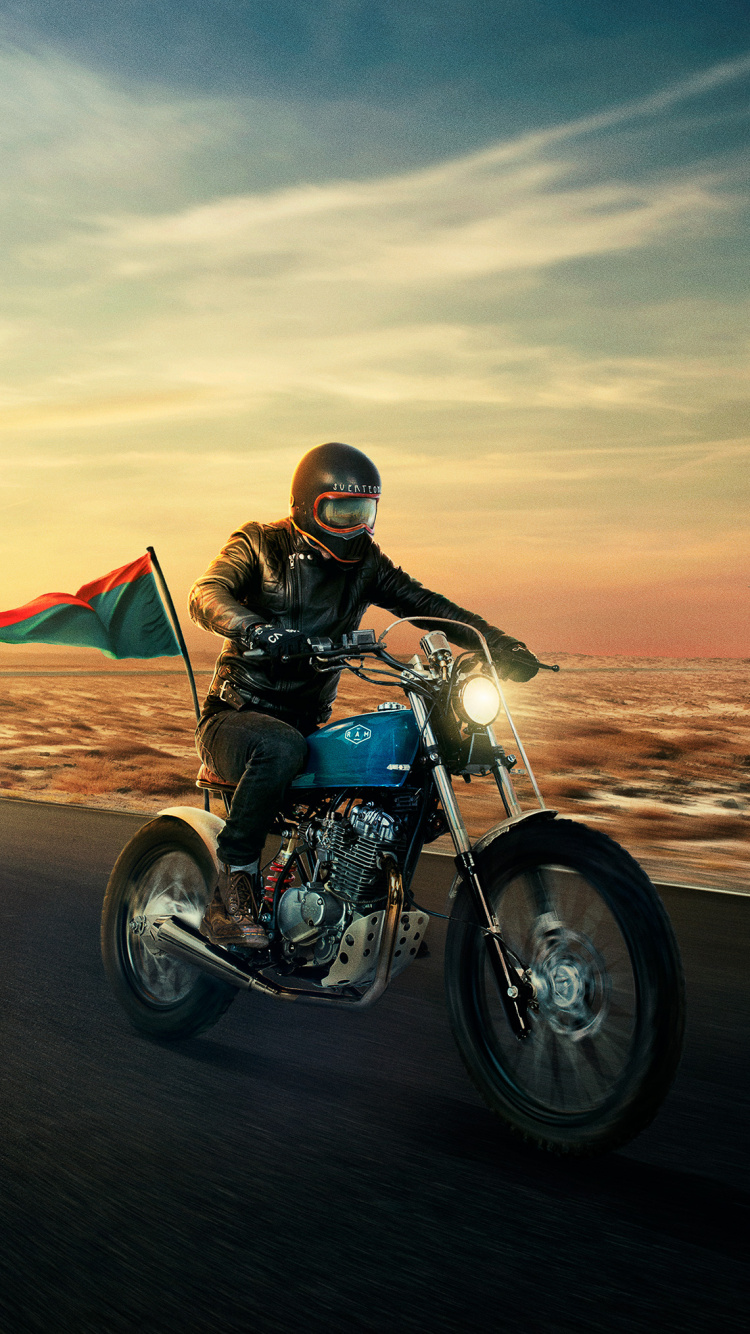 Hombre en Motocicleta en la Carretera Durante el Día. Wallpaper in 750x1334 Resolution