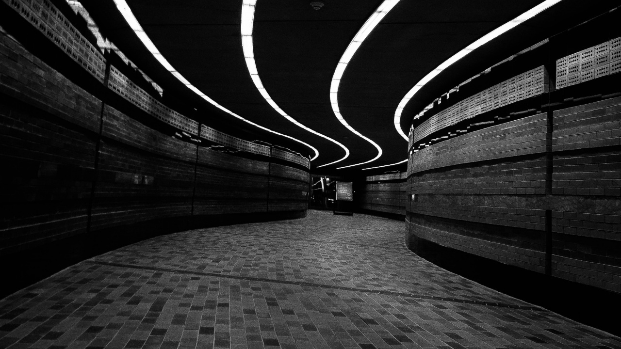 Graustufenfoto Eines Tunnels. Wallpaper in 1280x720 Resolution
