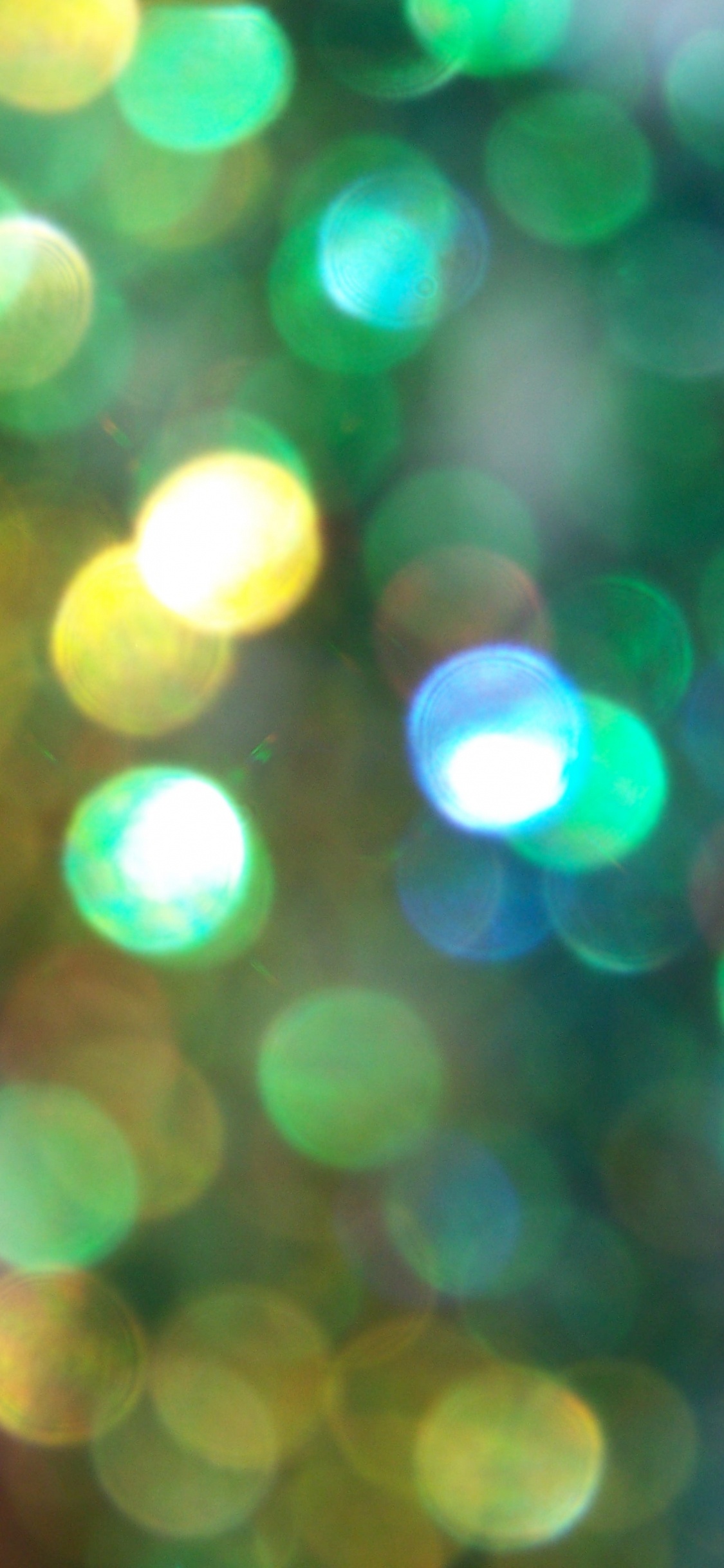 Weiße Grüne Und Rote Lichter. Wallpaper in 1125x2436 Resolution