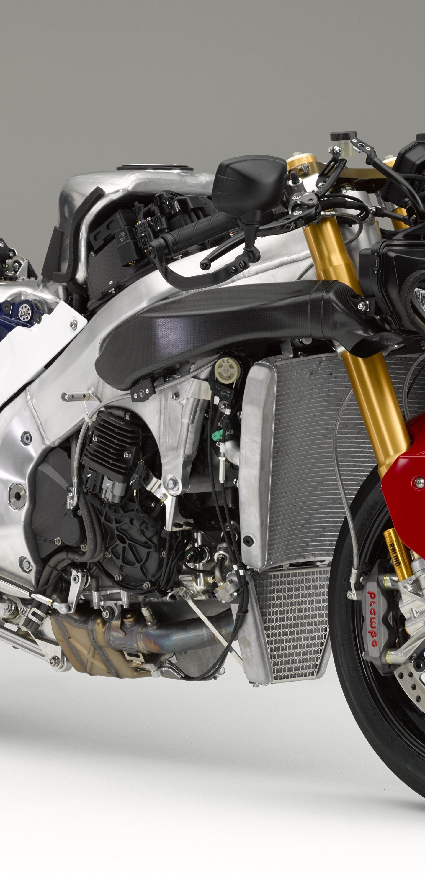 Vélo de Sport Rouge et Noir. Wallpaper in 1440x2960 Resolution