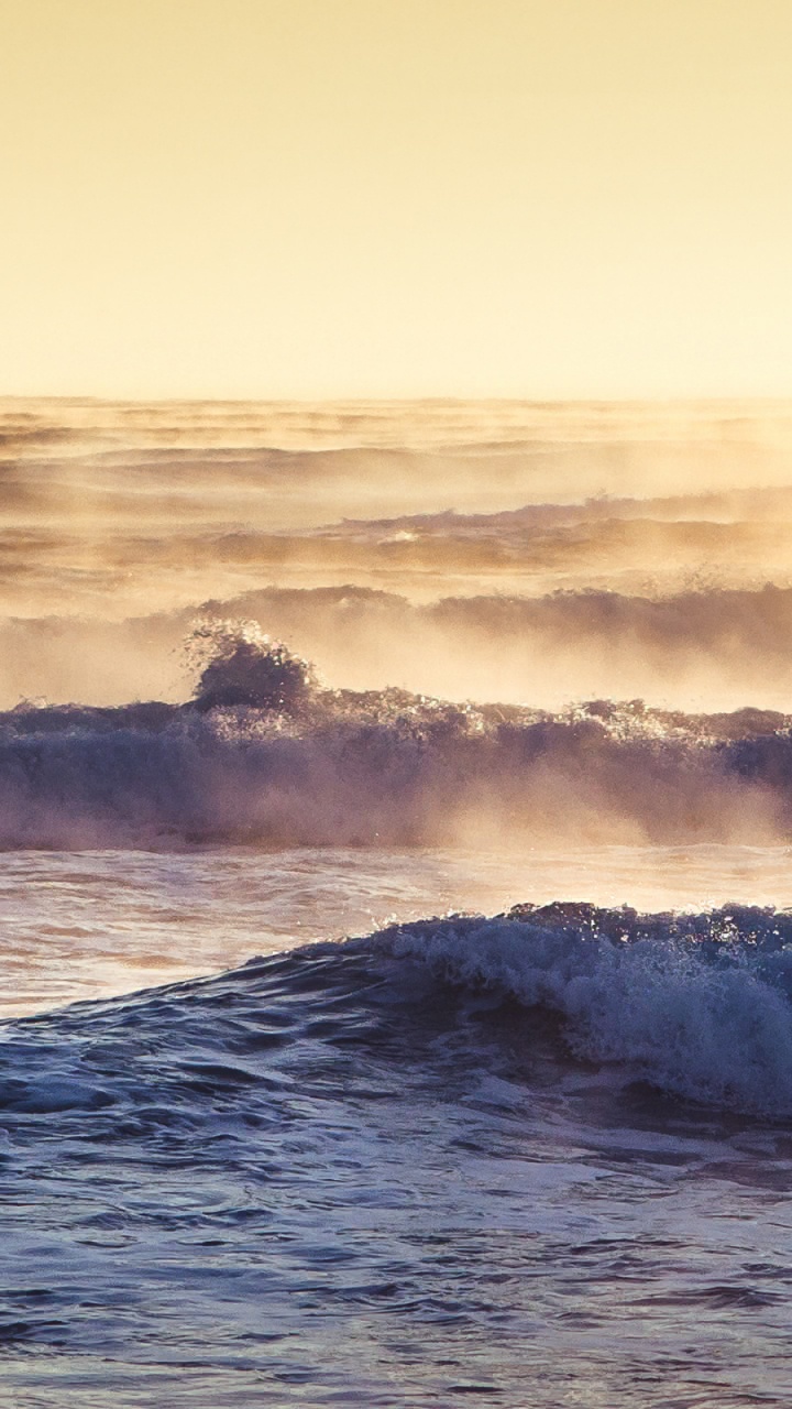 Ocean Waves Crashing on Shore During Daytime. Wallpaper in 720x1280 Resolution