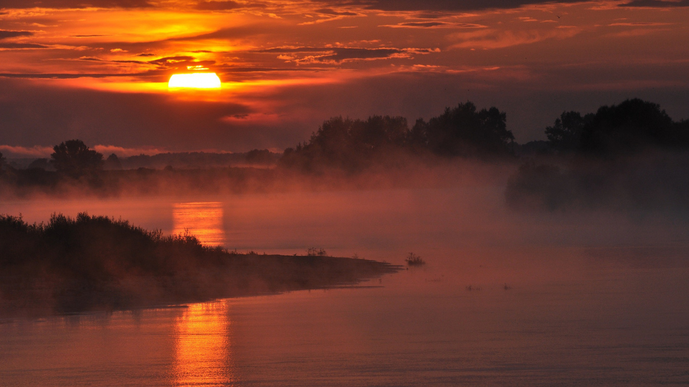 Cuerpo de Agua Durante la Puesta de Sol. Wallpaper in 1366x768 Resolution