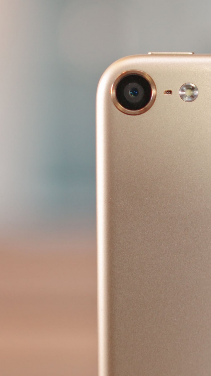 Silbernes IPhone 6 Auf Weißer Oberfläche. Wallpaper in 720x1280 Resolution