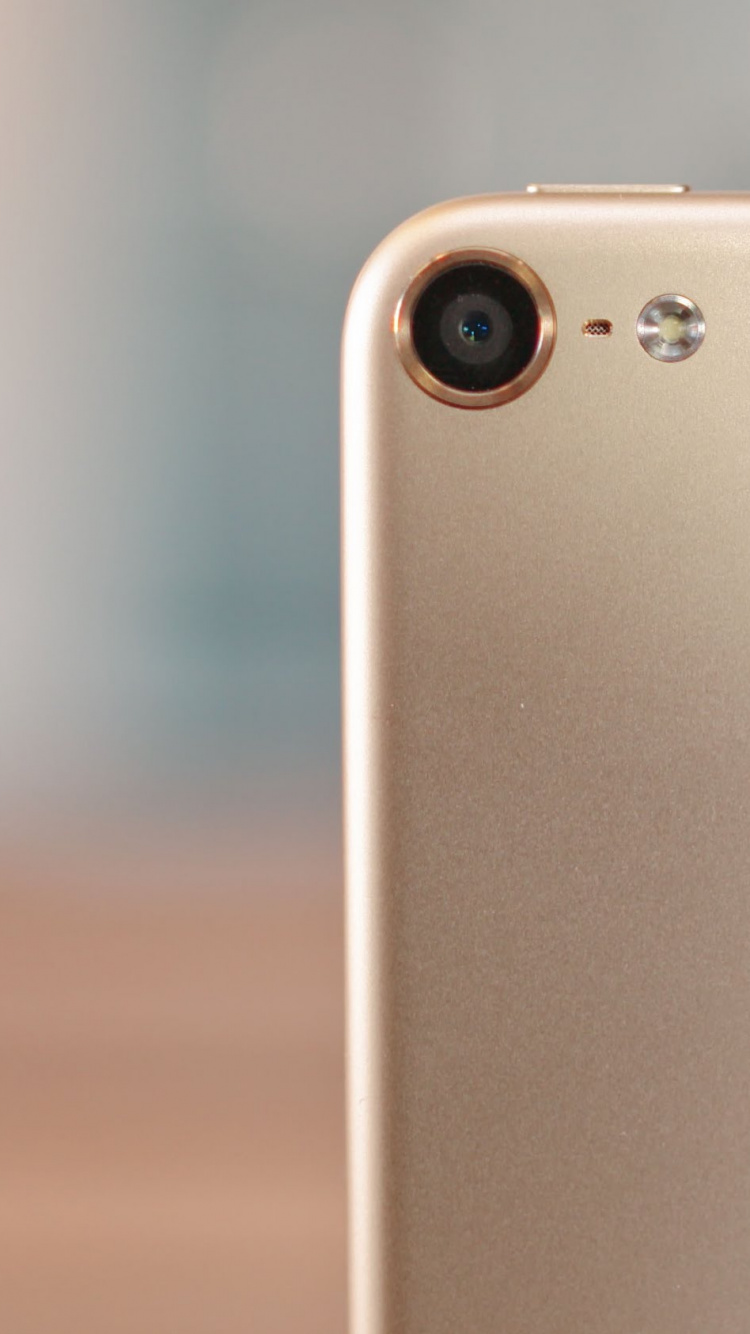 Silbernes IPhone 6 Auf Weißer Oberfläche. Wallpaper in 750x1334 Resolution