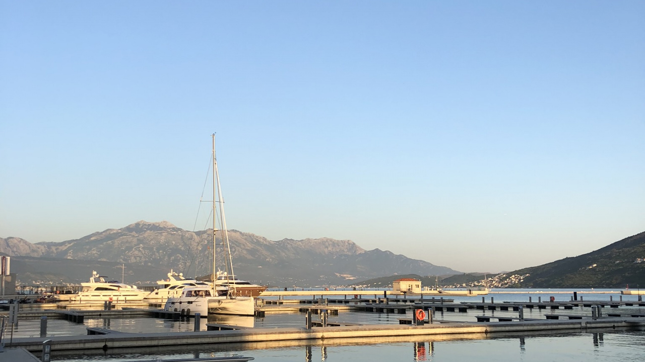 Fähre, Wasser, Bergkette, Hill, Reflexion. Wallpaper in 1280x720 Resolution