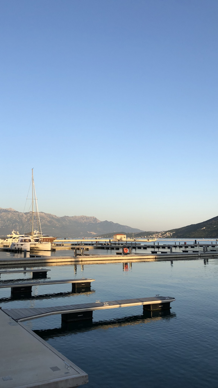 Fähre, Wasser, Bergkette, Hill, Reflexion. Wallpaper in 750x1334 Resolution