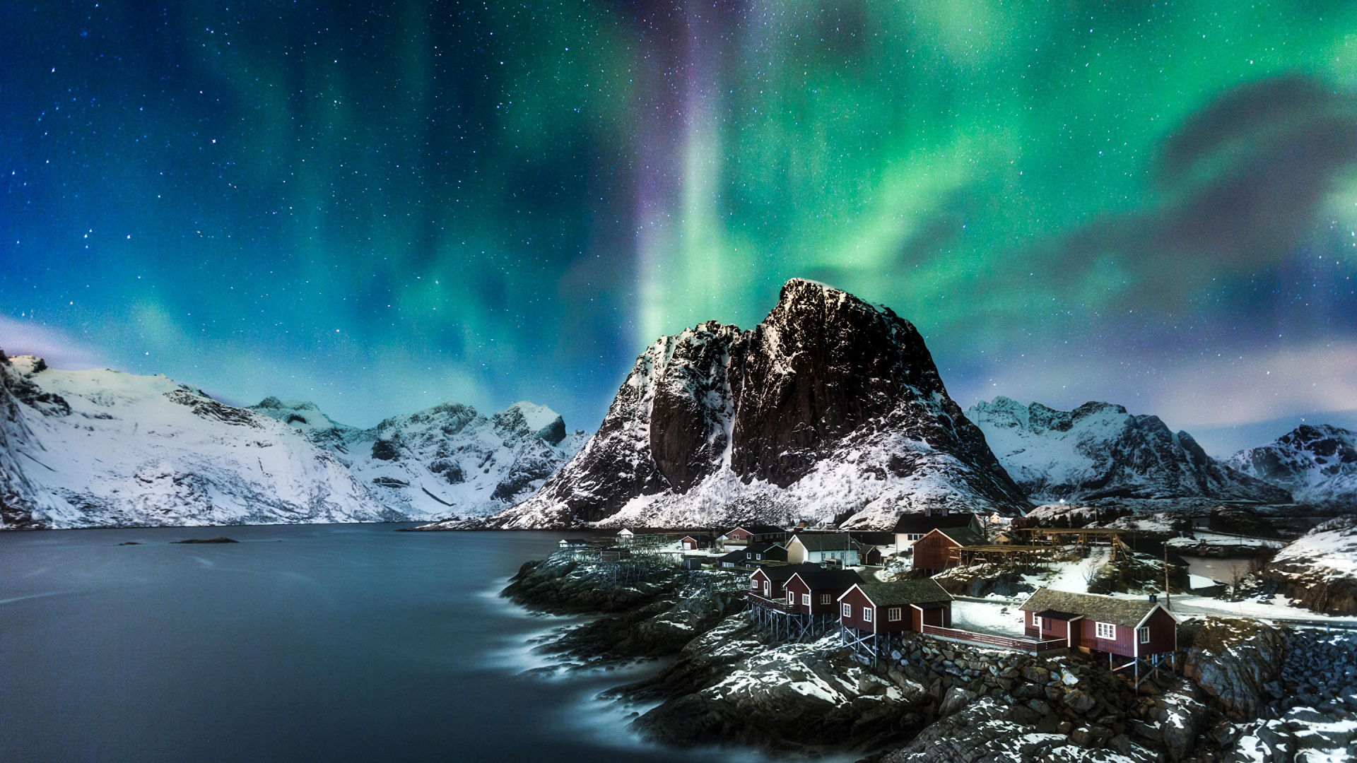 Schneebedeckter Berg in Der Nähe Von Gewässern Tagsüber. Wallpaper in 1920x1080 Resolution