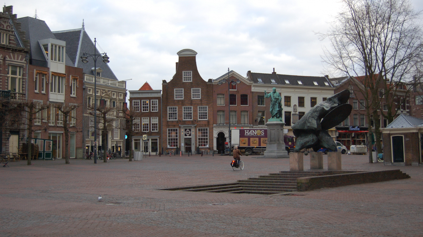 城镇广场, 火车, 街区, 城市, 住宅区 壁纸 1366x768 允许