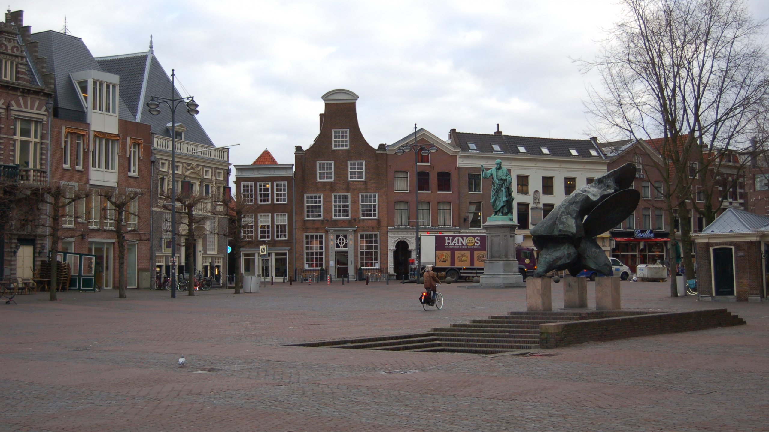 城镇广场, 火车, 街区, 城市, 住宅区 壁纸 2560x1440 允许