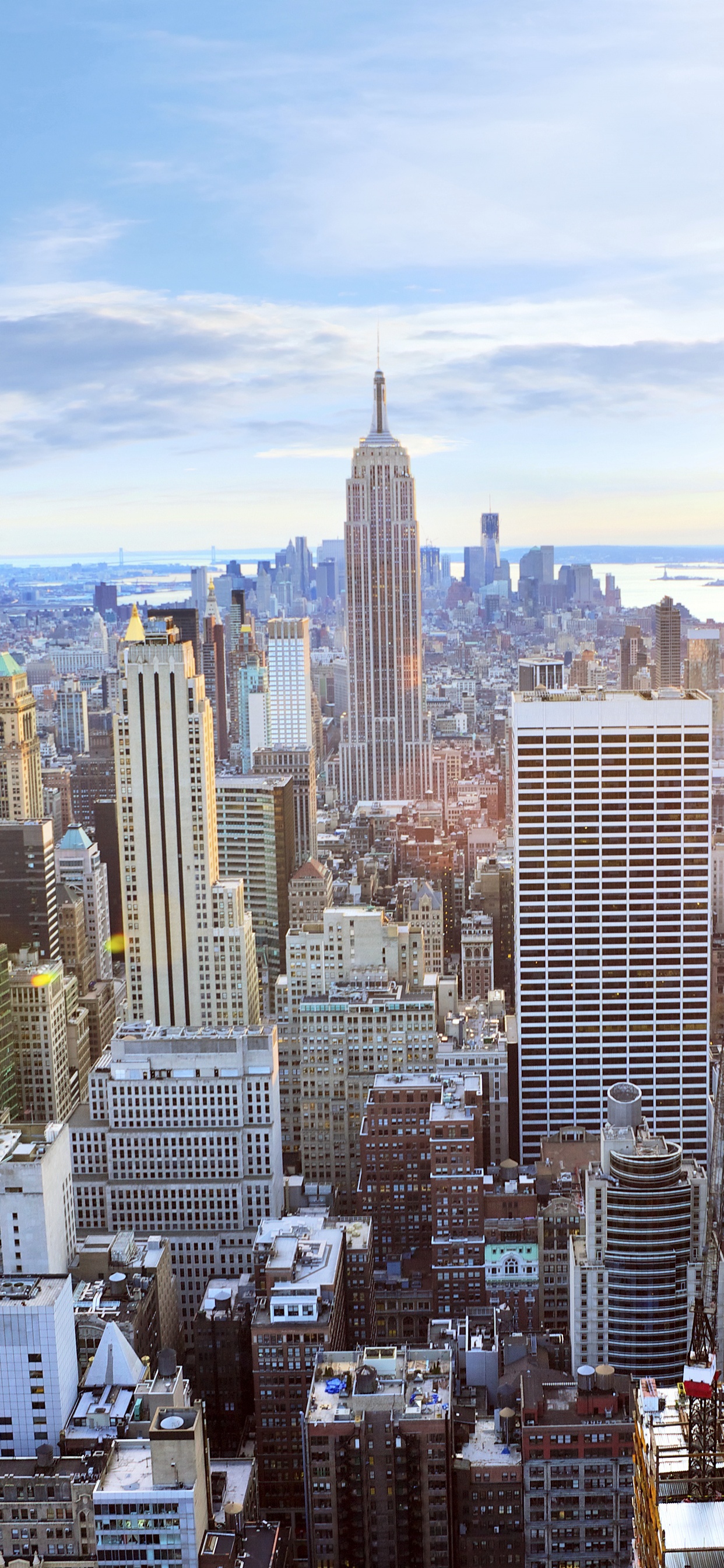 Vue Aérienne Des Bâtiments de la Ville Pendant la Journée. Wallpaper in 1242x2688 Resolution