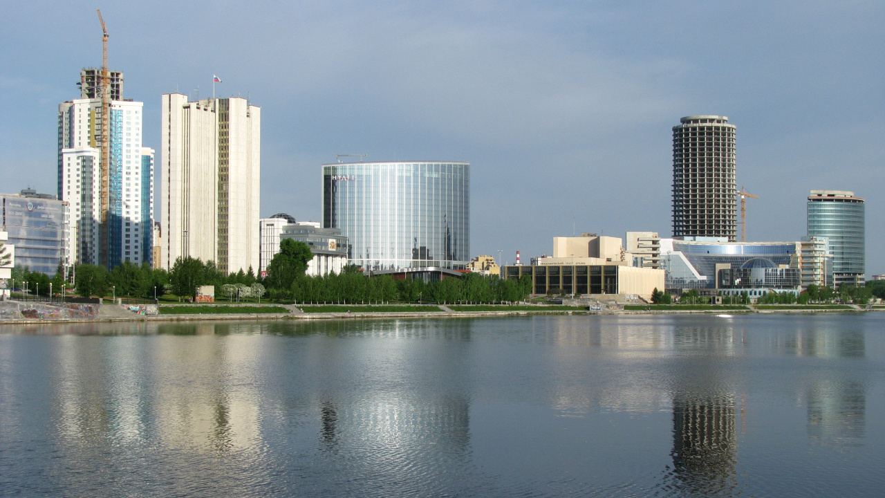 City Skyline Under Gray Sky During Daytime. Wallpaper in 1280x720 Resolution