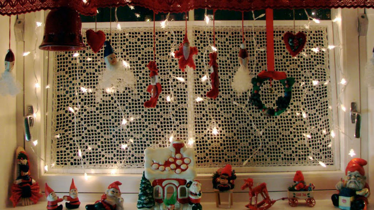 Weihnachten, Weihnachtsdekoration, Weihnachtsbeleuchtung, Weihnachten-Fenster, Innenarchitektur. Wallpaper in 1280x720 Resolution
