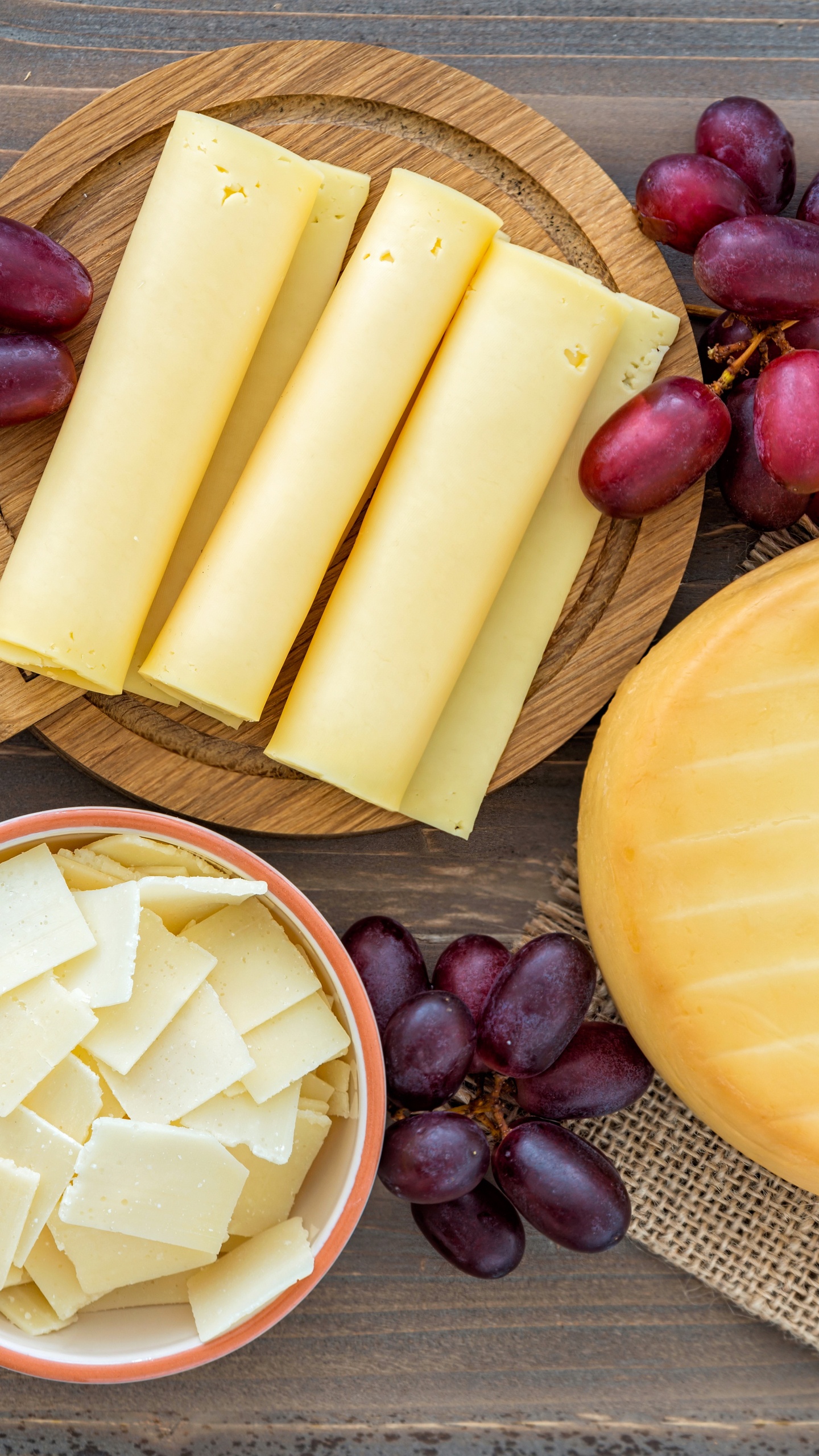 Sliced Cheese on Brown Wooden Chopping Board. Wallpaper in 1440x2560 Resolution