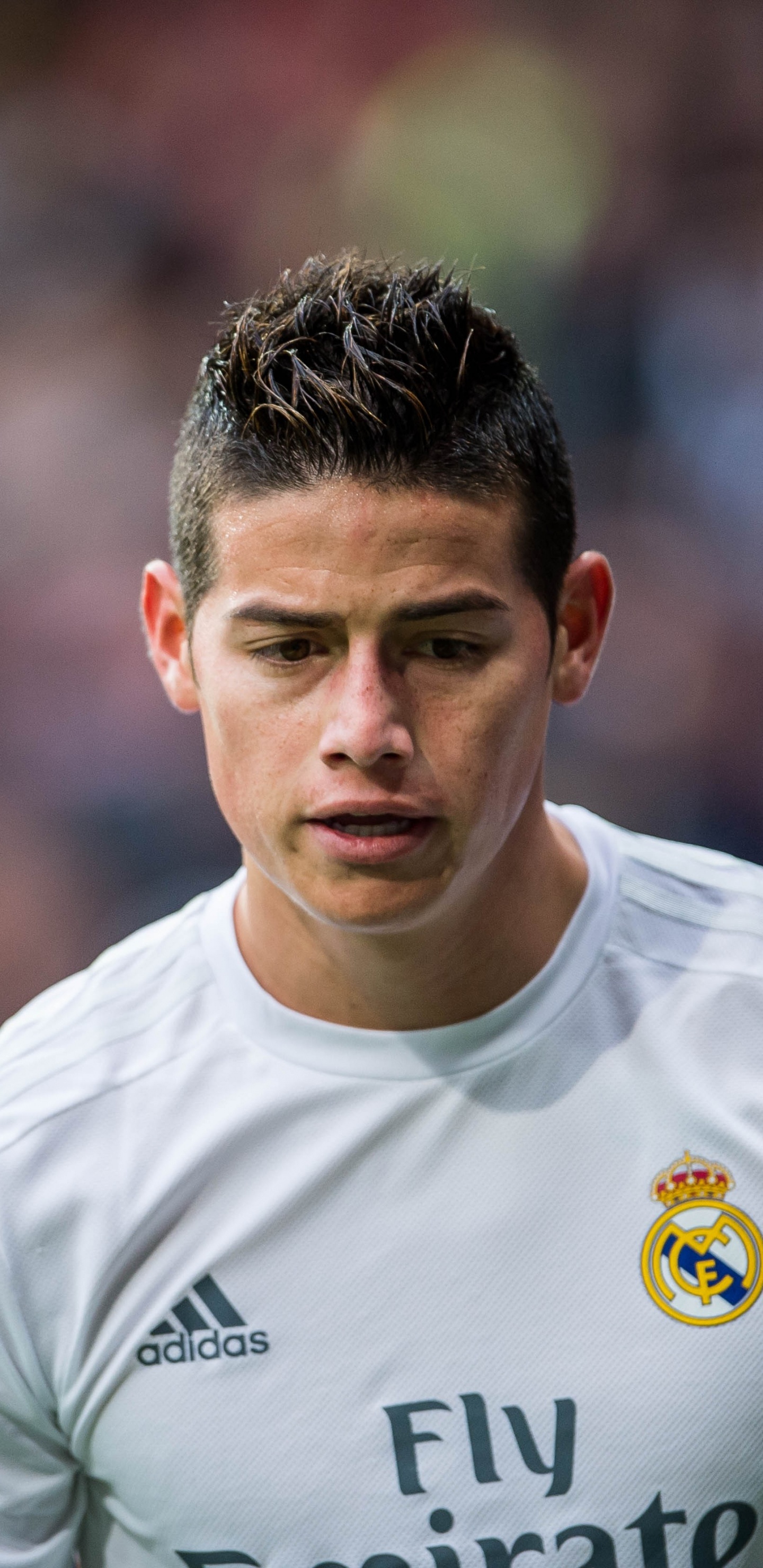 Man in White Crew Neck Shirt. Wallpaper in 1440x2960 Resolution