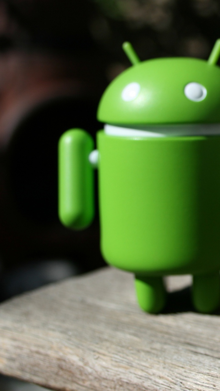 Juguete de Plástico Verde y Negro. Wallpaper in 720x1280 Resolution